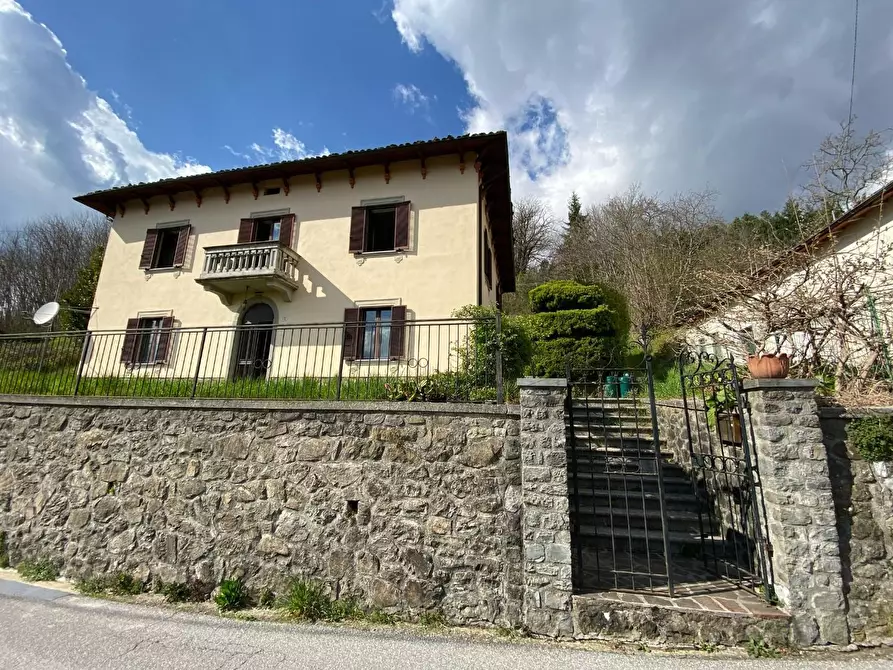 Immagine 1 di Casa indipendente in vendita  a Castiglione Di Garfagnana