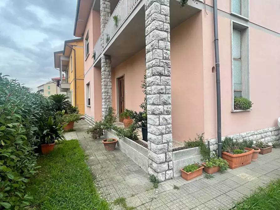 Immagine 28 di Villa in vendita  a Fucecchio