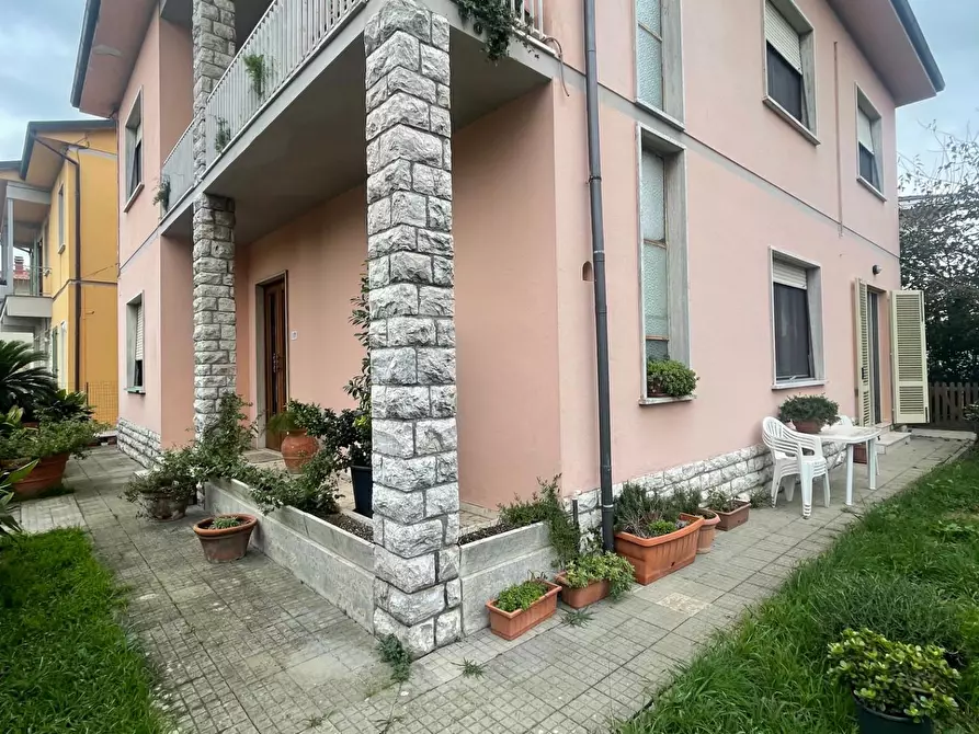 Immagine 1 di Villa in vendita  a Fucecchio