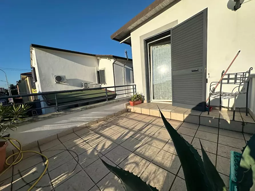 Immagine 47 di Terratetto in vendita  a Viareggio