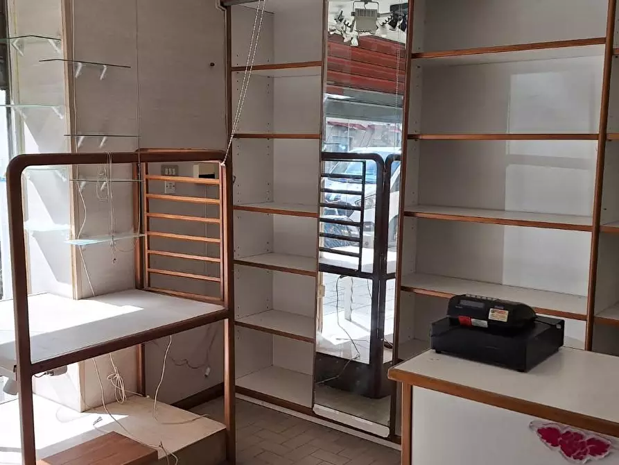 Immagine 6 di Locale commerciale in affitto  a Livorno