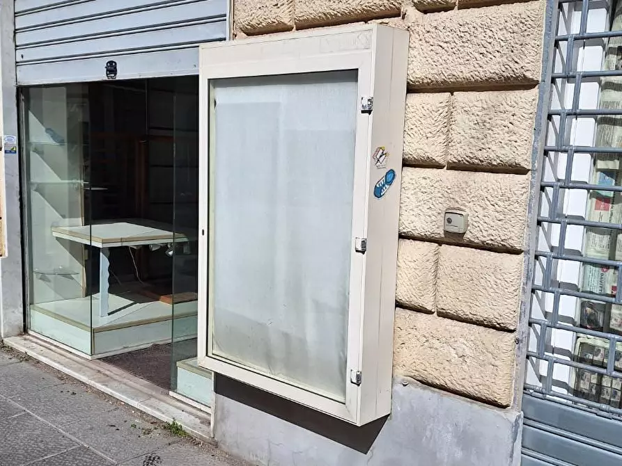 Immagine 3 di Locale commerciale in affitto  a Livorno