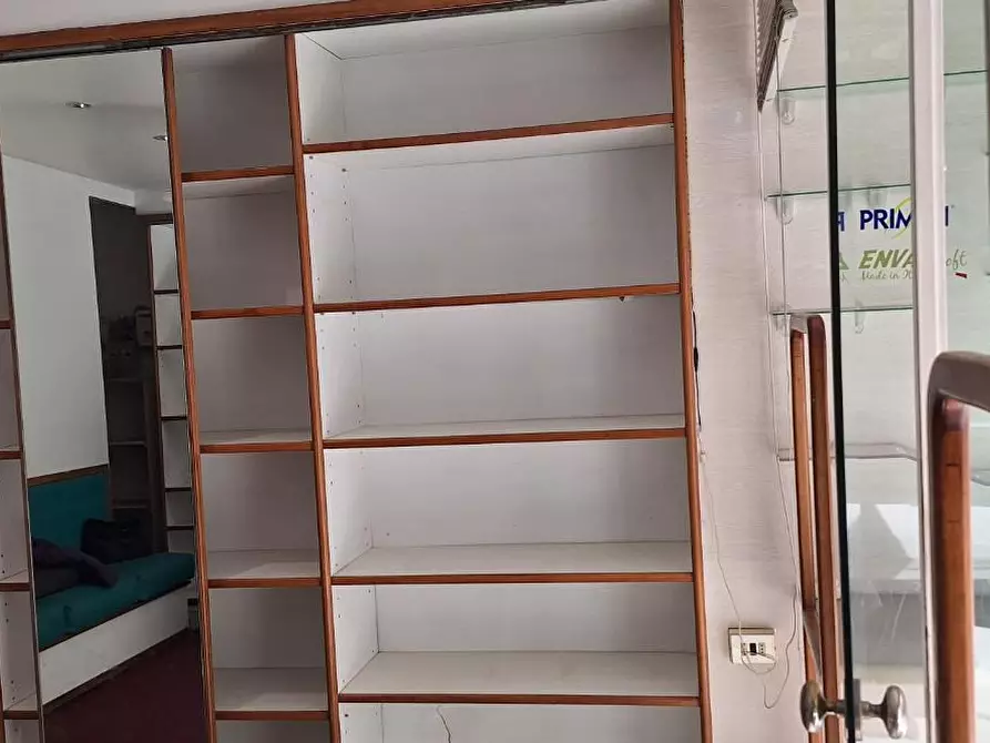 Immagine 7 di Locale commerciale in affitto  a Livorno