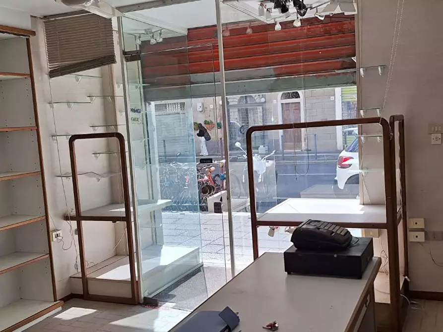 Immagine 5 di Locale commerciale in affitto  a Livorno