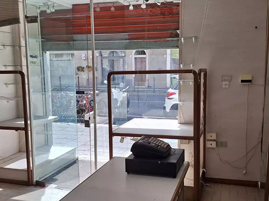 Immagine 1 di Locale commerciale in affitto  a Livorno
