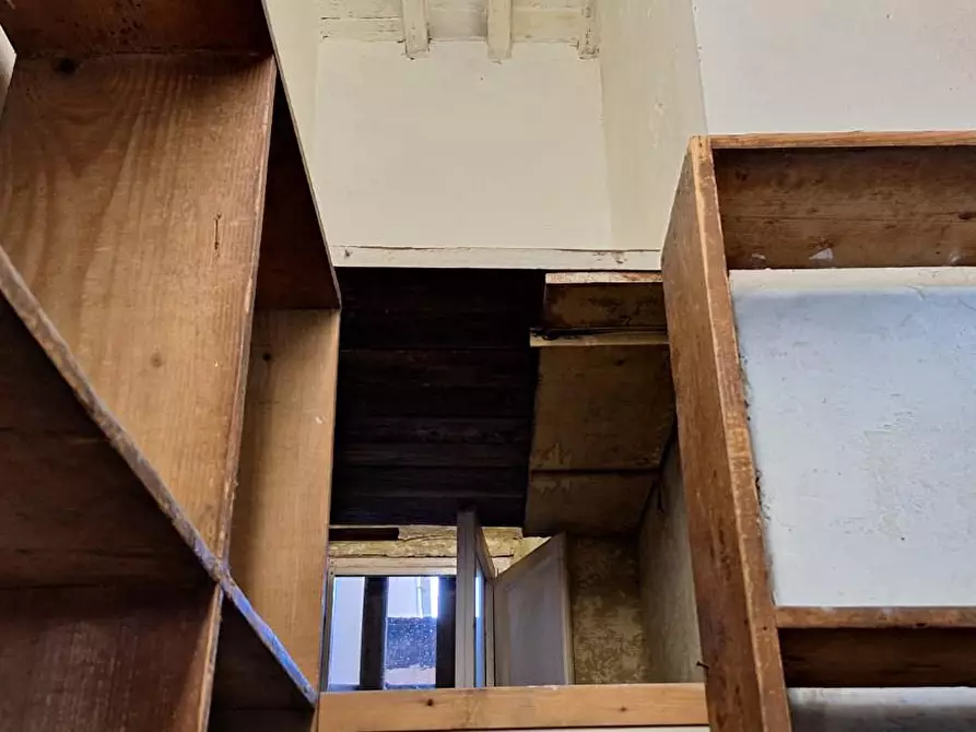 Immagine 12 di Locale commerciale in affitto  a Livorno