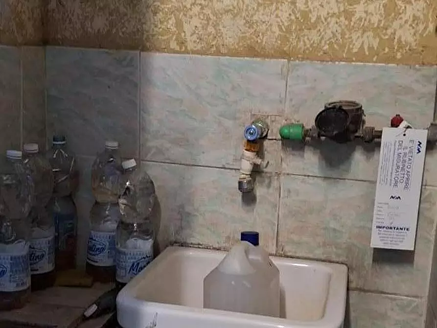 Immagine 11 di Locale commerciale in affitto  a Livorno