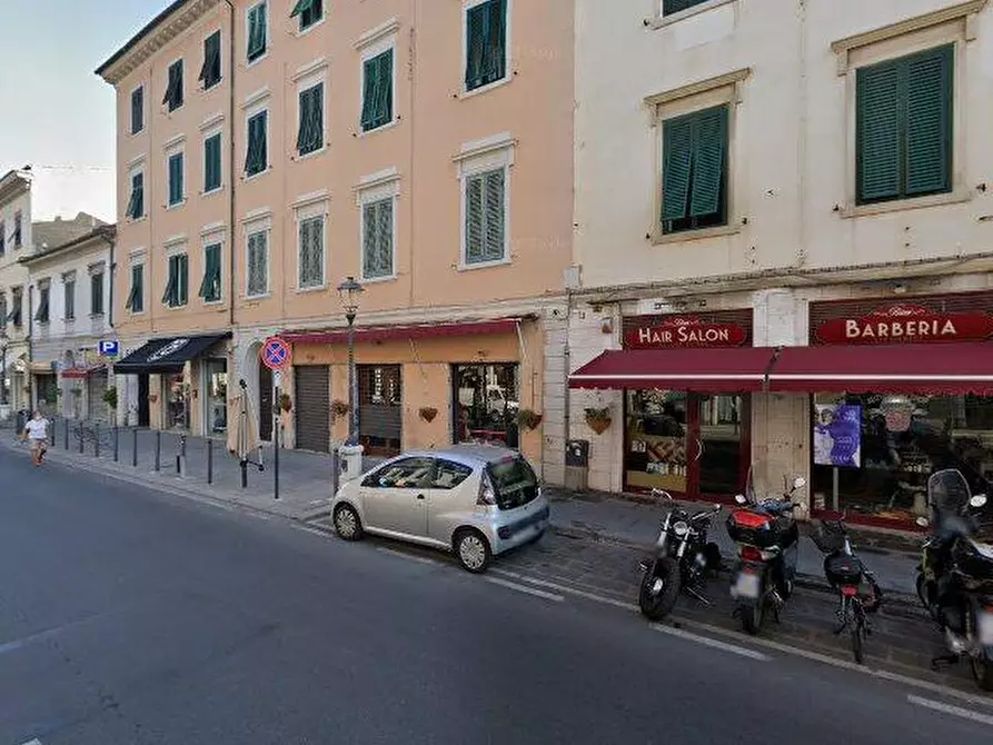 Immagine 16 di Locale commerciale in affitto  a Livorno