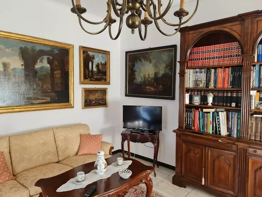 Immagine 5 di Villa in vendita  a Carrara