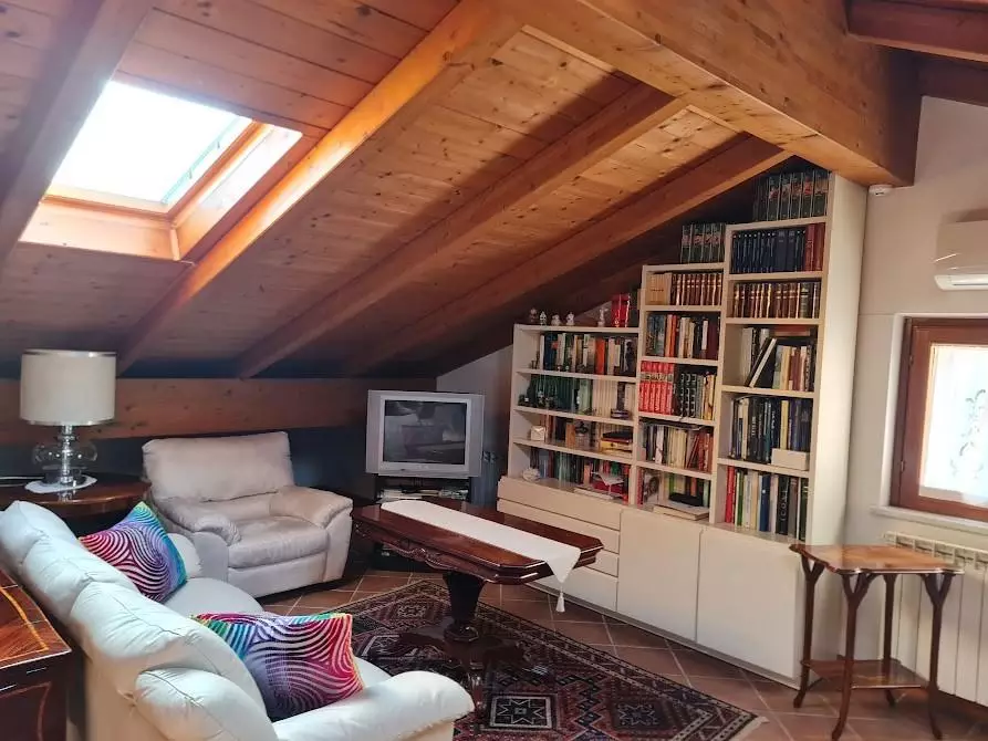 Immagine 22 di Villa in vendita  a Carrara