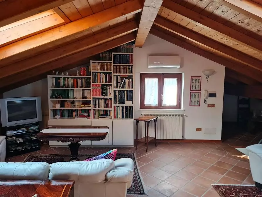 Immagine 27 di Villa in vendita  a Carrara