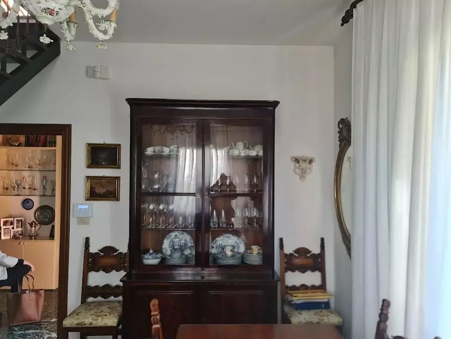 Immagine 8 di Villa in vendita  a Carrara