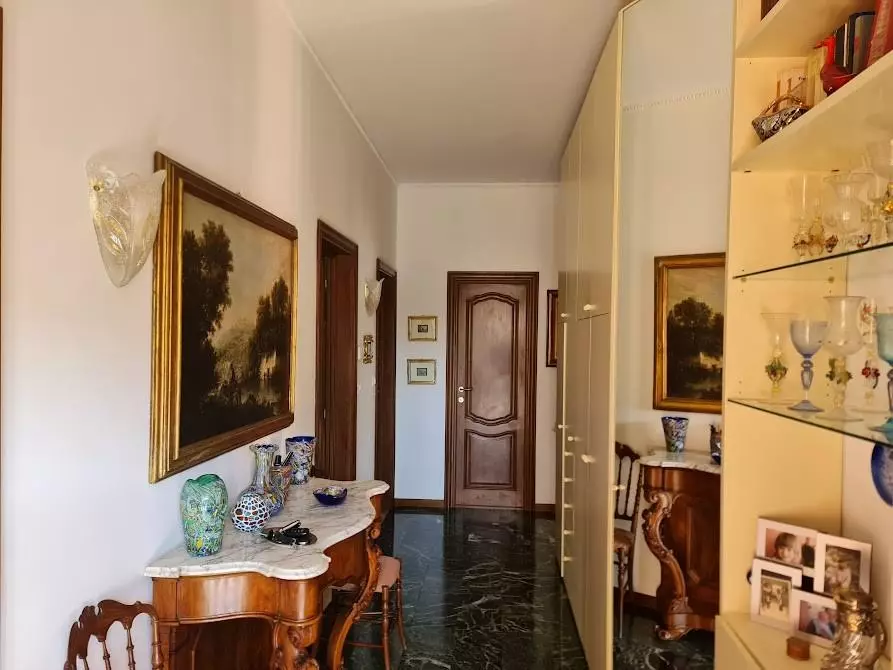 Immagine 9 di Villa in vendita  a Carrara