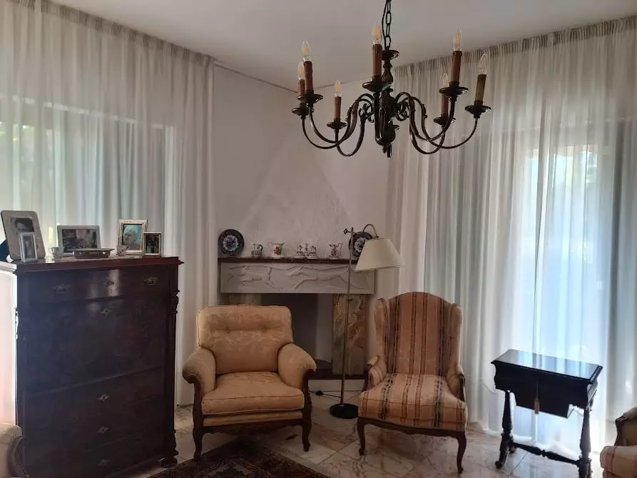 Immagine 4 di Villa in vendita  a Carrara