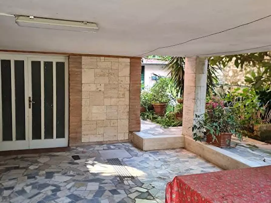 Immagine 57 di Villa in vendita  a Carrara