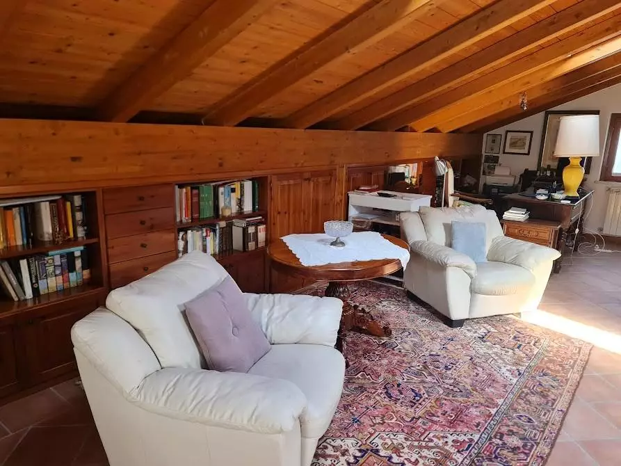 Immagine 20 di Villa in vendita  a Carrara