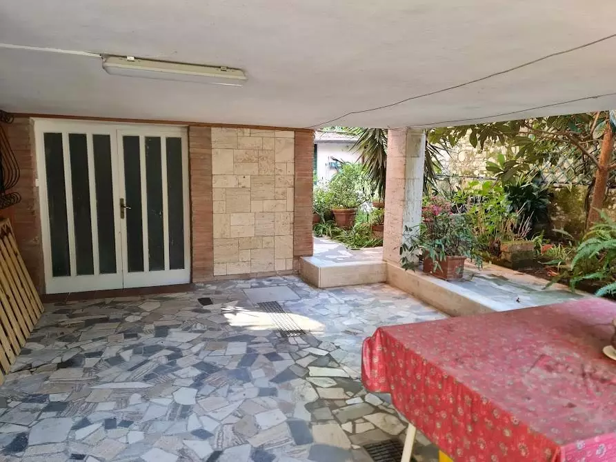 Immagine 58 di Villa in vendita  a Carrara