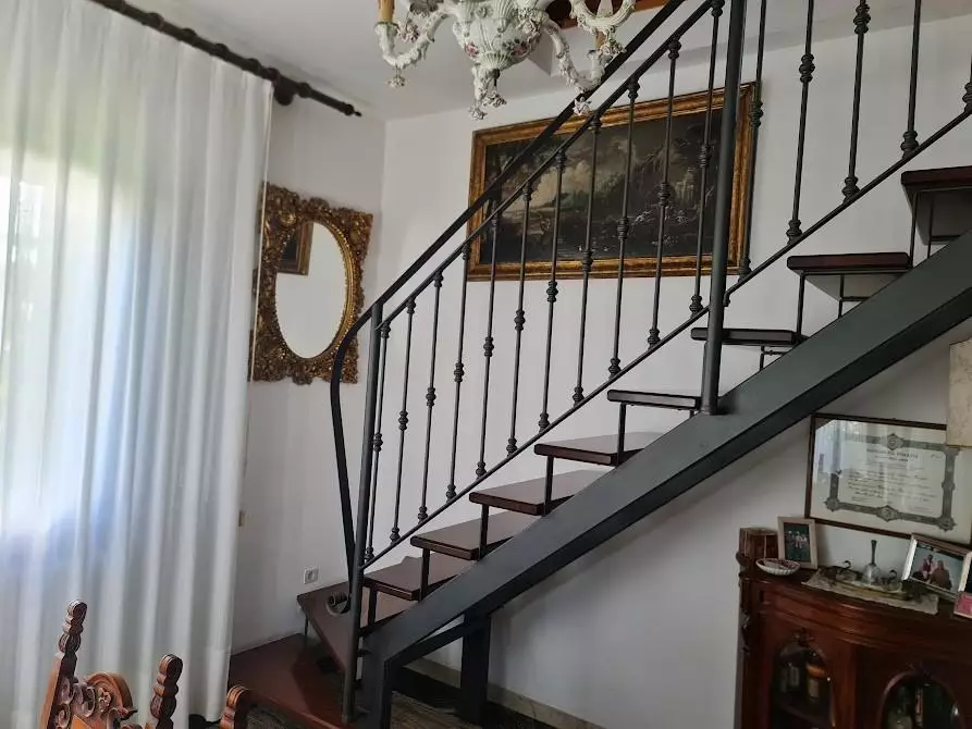 Immagine 7 di Villa in vendita  a Carrara