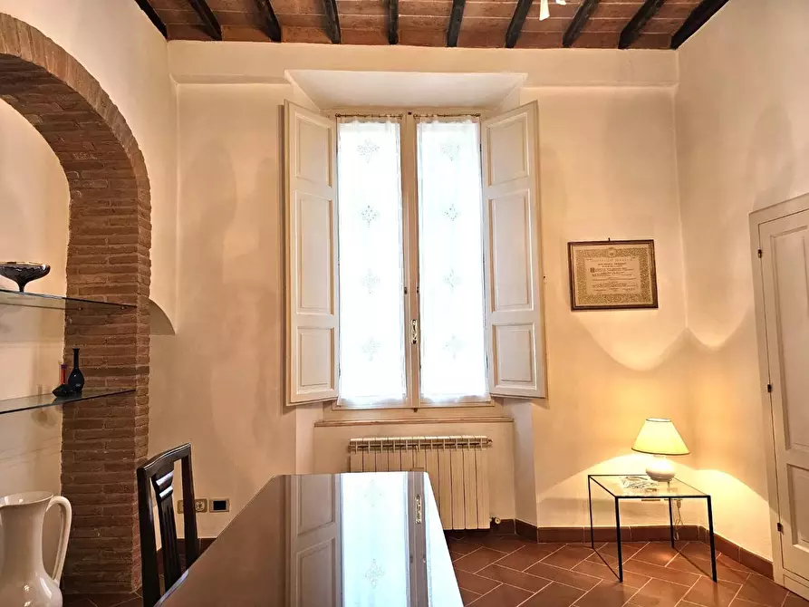 Immagine 4 di Appartamento in vendita  a Siena