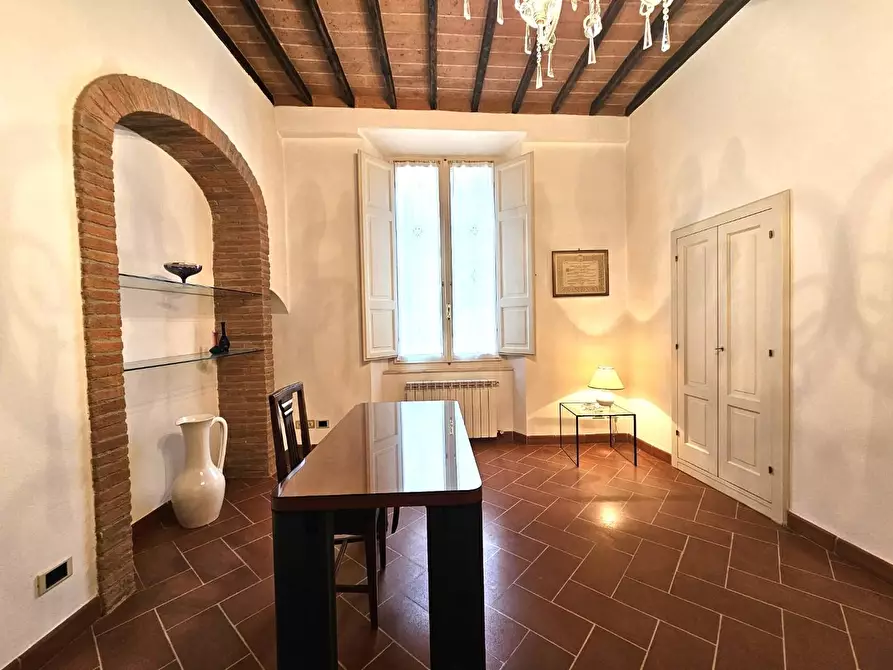 Immagine 11 di Appartamento in vendita  a Siena