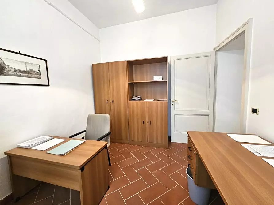 Immagine 56 di Appartamento in vendita  a Siena