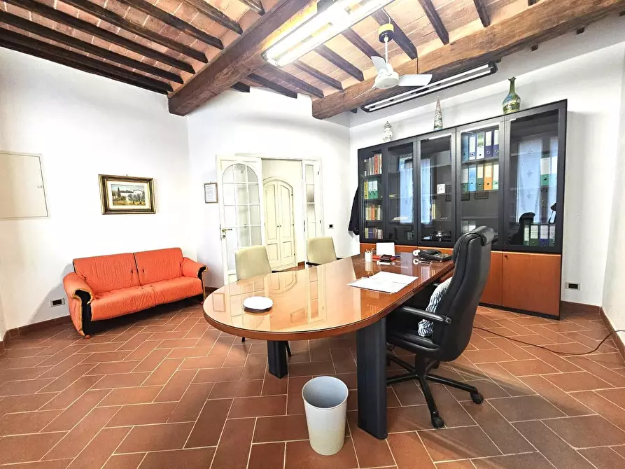 Immagine 46 di Appartamento in vendita  a Siena