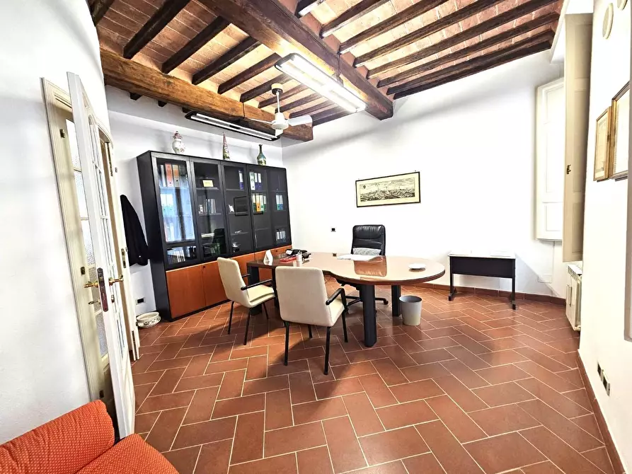 Immagine 51 di Appartamento in vendita  a Siena