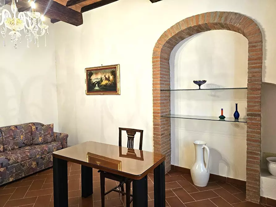 Immagine 10 di Appartamento in vendita  a Siena