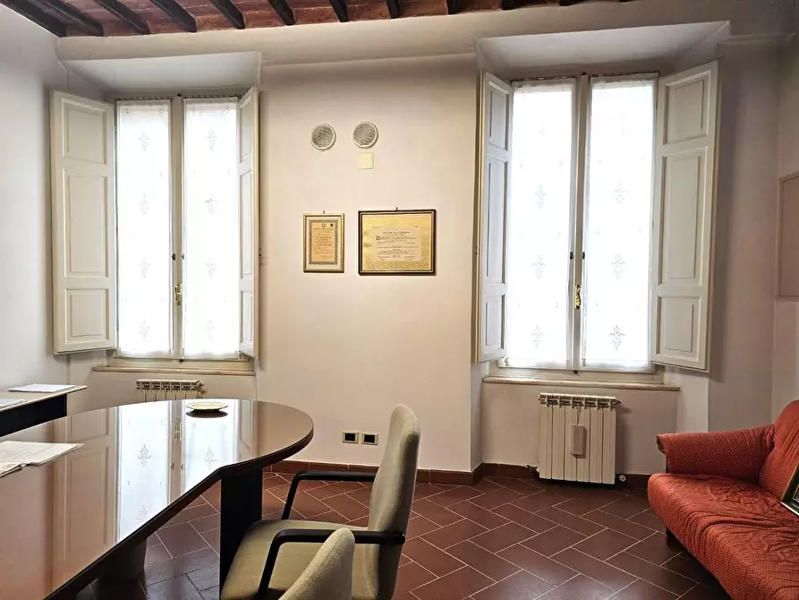 Immagine 45 di Appartamento in vendita  a Siena