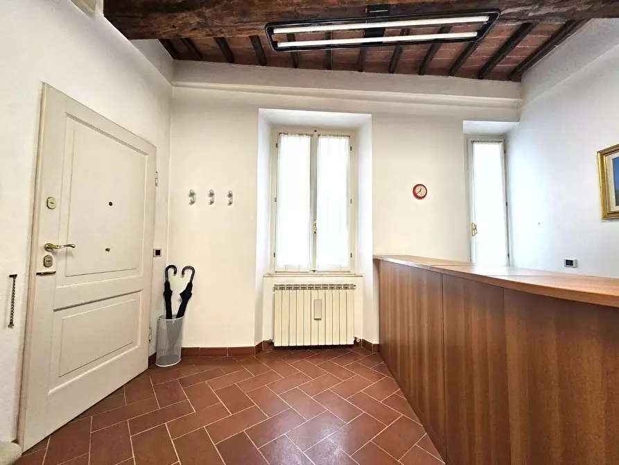 Immagine 27 di Appartamento in vendita  a Siena