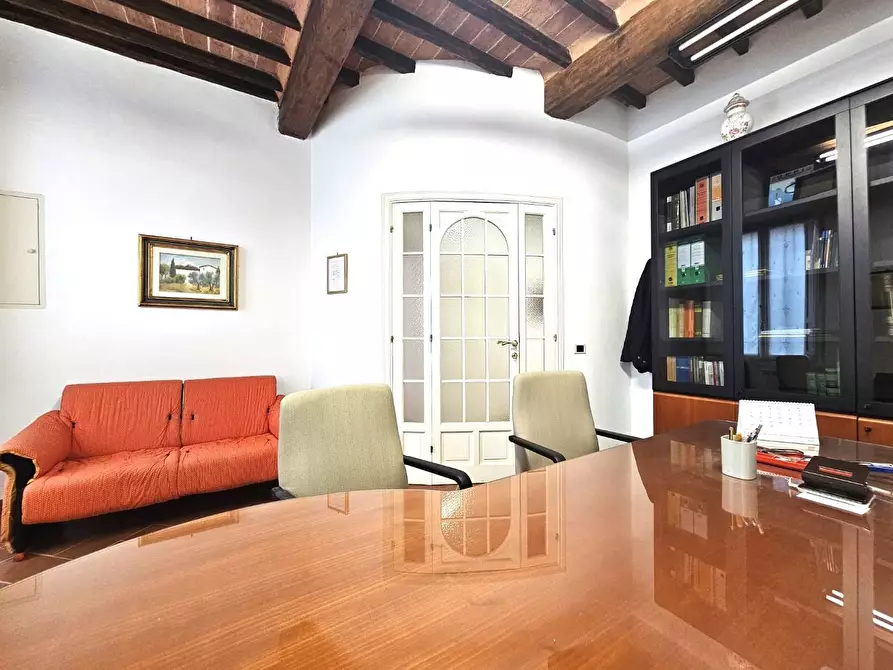 Immagine 43 di Appartamento in vendita  a Siena