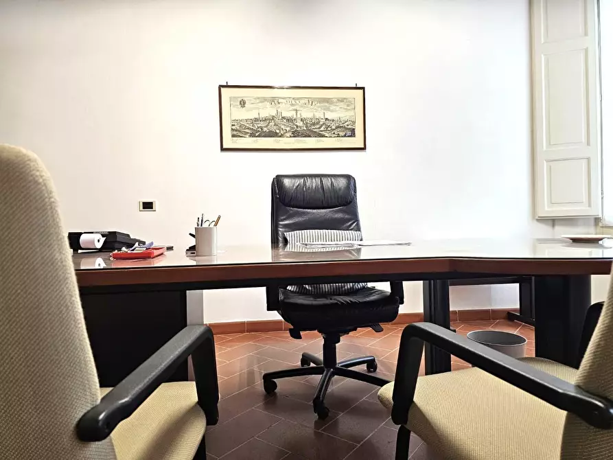 Immagine 38 di Appartamento in vendita  a Siena