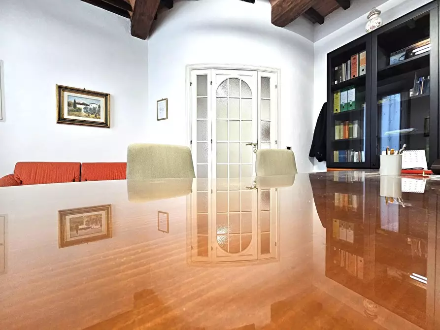 Immagine 42 di Appartamento in vendita  a Siena