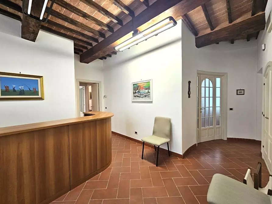 Immagine 37 di Appartamento in vendita  a Siena