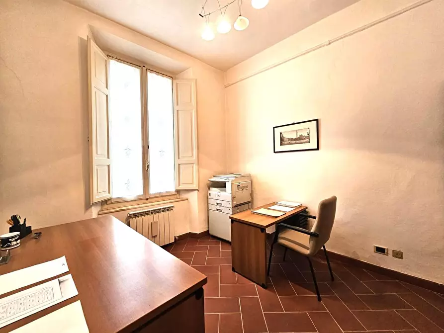Immagine 58 di Appartamento in vendita  a Siena