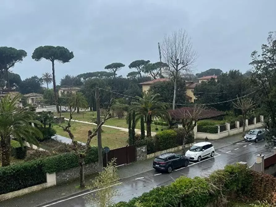 Immagine 20 di Appartamento in vendita  a Forte Dei Marmi