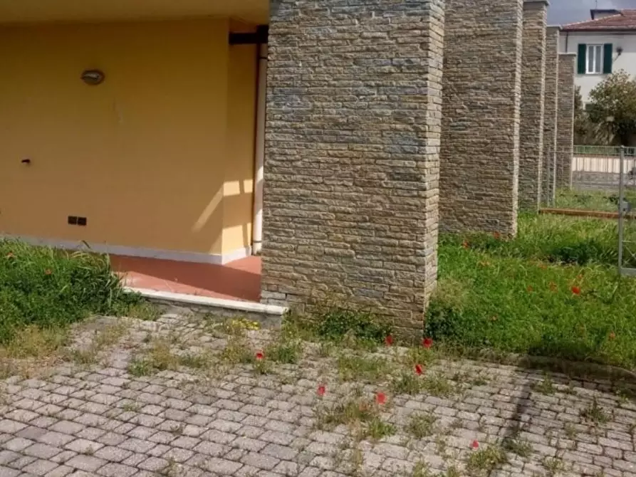 Immagine 6 di Casa trifamiliare in vendita  a Carrara