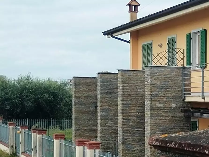 Immagine 3 di Casa trifamiliare in vendita  a Carrara