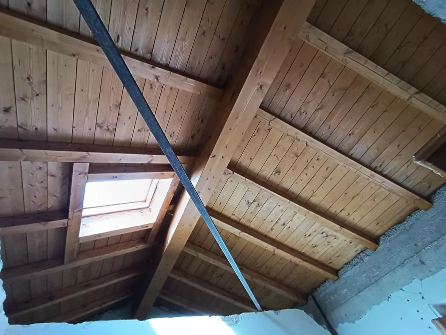 Immagine 10 di Casa indipendente in vendita  a Gallicano