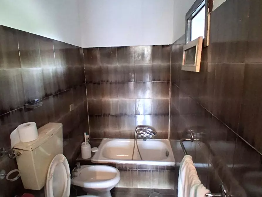 Immagine 7 di Garage in vendita  a Lucca