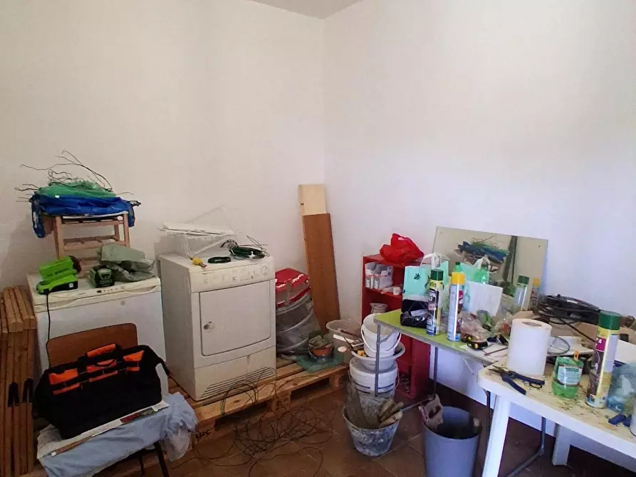 Immagine 8 di Garage in vendita  a Lucca