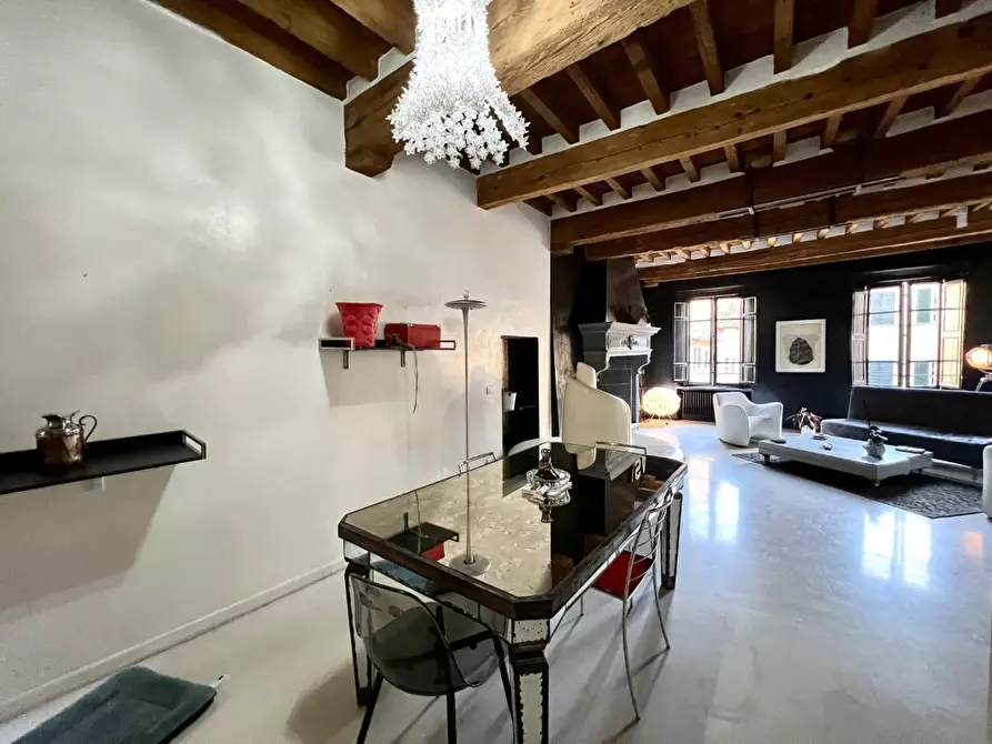 Immagine 7 di Appartamento in vendita  a Lucca