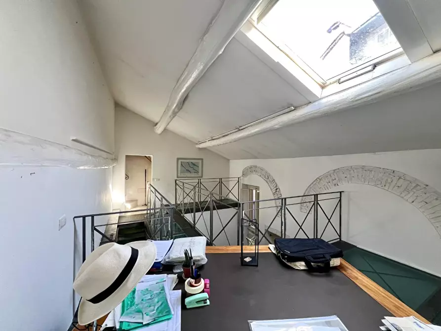 Immagine 33 di Appartamento in vendita  a Lucca