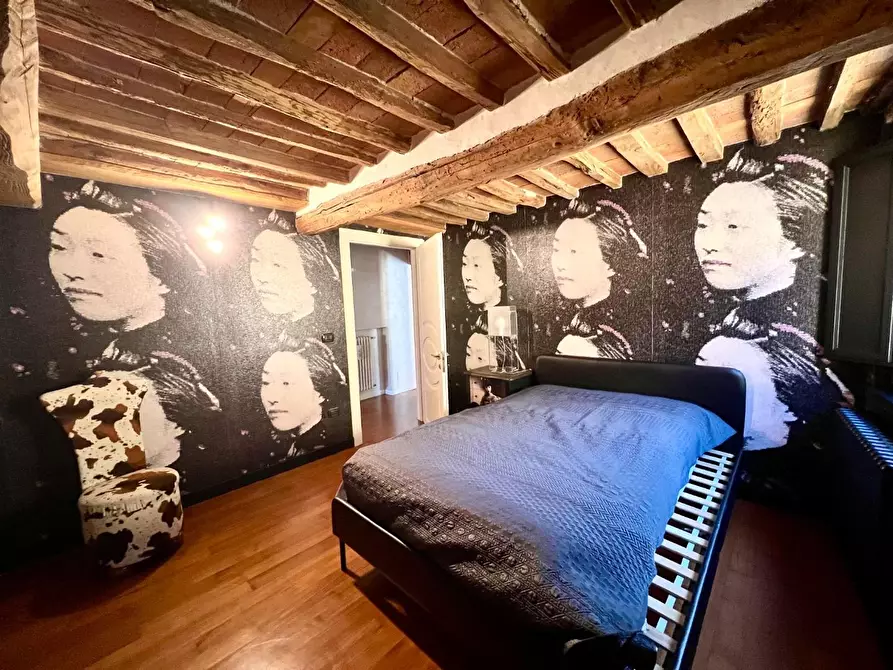 Immagine 21 di Appartamento in vendita  a Lucca