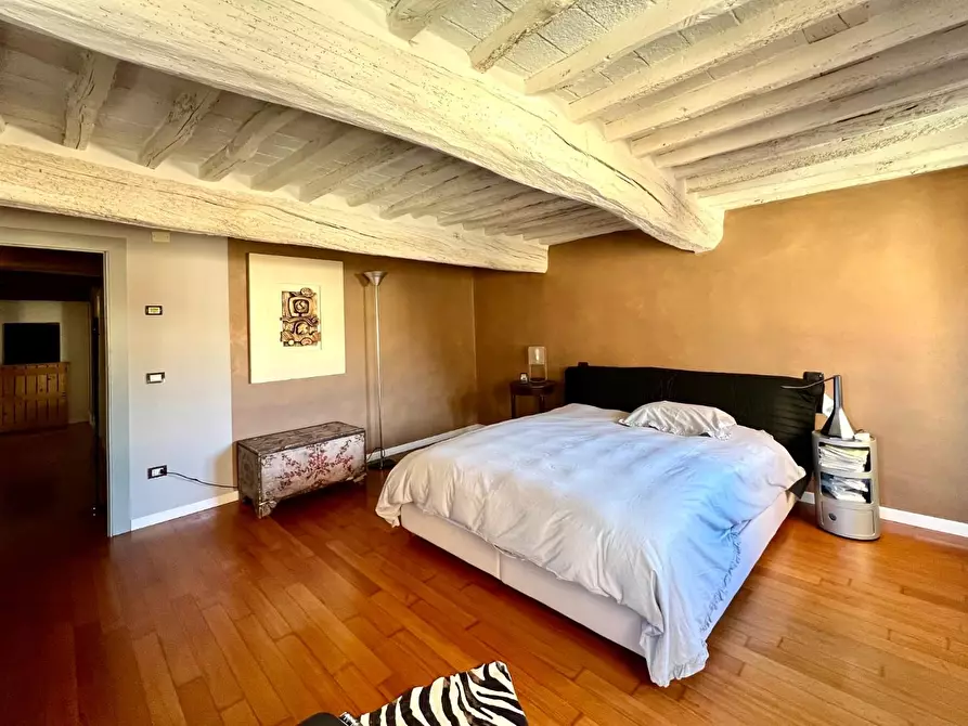 Immagine 20 di Appartamento in vendita  a Lucca