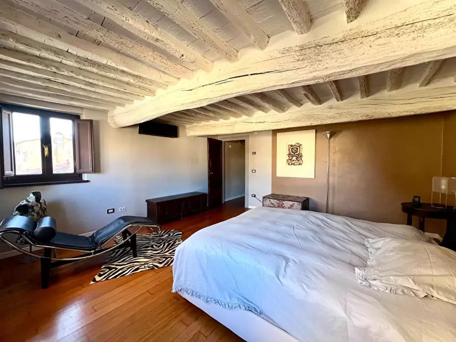 Immagine 34 di Appartamento in vendita  a Lucca