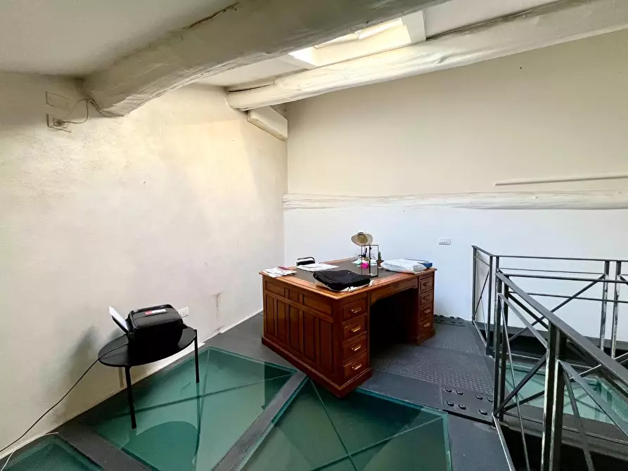 Immagine 17 di Appartamento in vendita  a Lucca