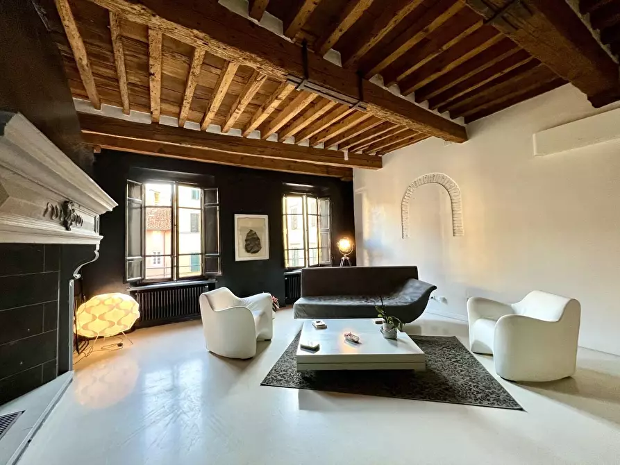 Immagine 4 di Appartamento in vendita  a Lucca