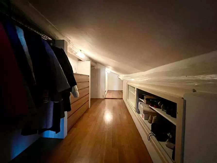 Immagine 23 di Appartamento in vendita  a Lucca