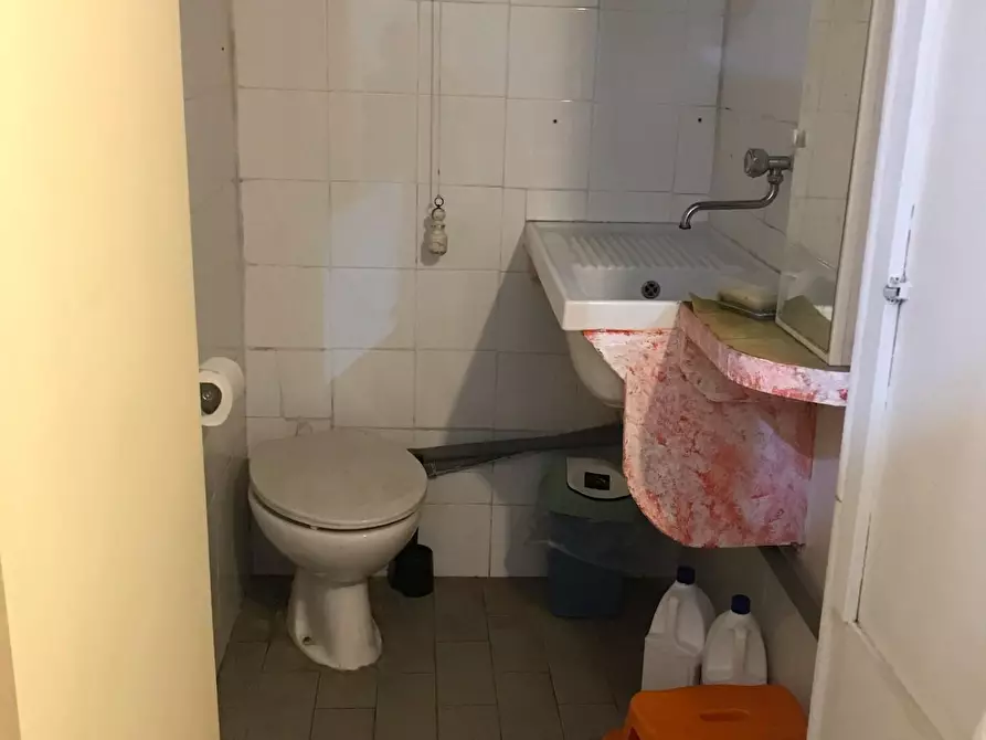 Immagine 4 di Locale commerciale in affitto  a Pisa